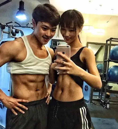 她是真命小和尚的女朋友,是被演技耽误了的健身女神