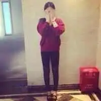 只因在人群里多看了你一眼