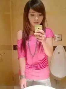 妹子都喜欢去男厕所玩自拍吗