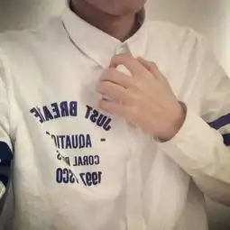 谁有这张图片的另一半,这是一对情侣头像我找不到另一张另一张也是穿衬衫颜色和这个一样的