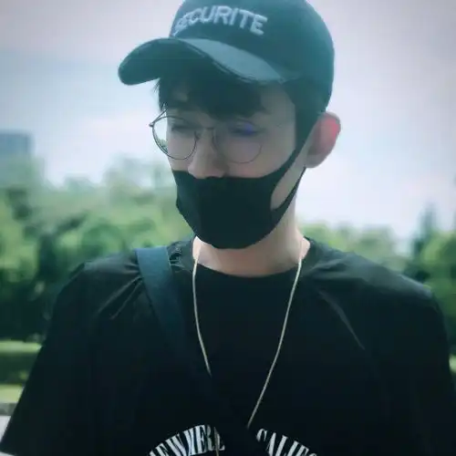 朱一龙先生的二十代,由杀马特洗剪吹成长为成熟男