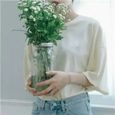 捧花情侣头像手里拿花的女生头像高清系列
