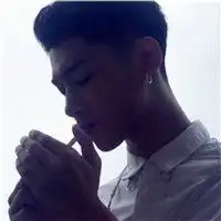 寂寞的人只能自己抽支烟帅哥抽烟头像