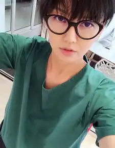 孙燕姿终于晒出孕肚照,手臂仍纤细,网友依旧美少女
