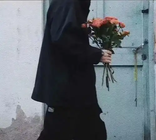 手捧鲜花去见你,把花和我都交给你
