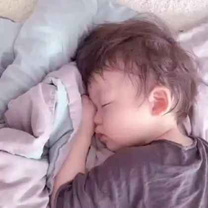 萌娃情侣头像,孩子真好没有放肆没有顾虑