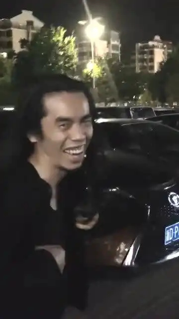 人类迷惑行为千万不要相信街上美女的背影,因为她很有可能是个男的