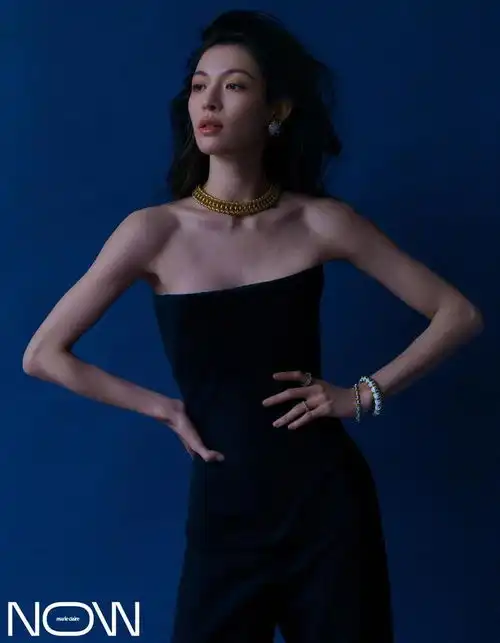 钟楚曦黑色深v连衣裙时尚感强美腿吸睛性感撩人
