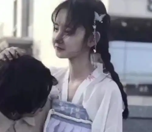 别傻傻当鱼苗男生回你这3字,比嗯更冷漠,丫头还不踹了他