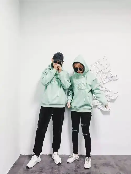 火遍欧美亚洲首发出口订单2018新款抢先专柜主推立体刺绣,重工制作nf和sup联名款三色情侣连帽卫衣加绒加厚