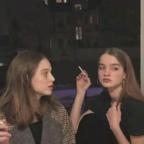 辣妹头像快点保存起来吧