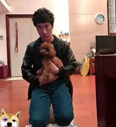 骚男获小姐姐甜蜜表白,直播间弹幕炸裂,满屏都是嫂子好