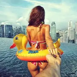 他们是最不要脸的一对夫妻,穿成这样来中国