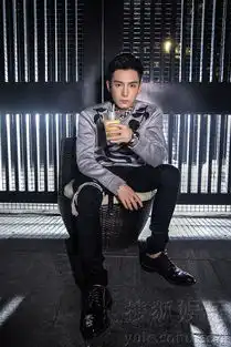 盛一伦暗黑系写真后现代工业风尽显邪魅气概