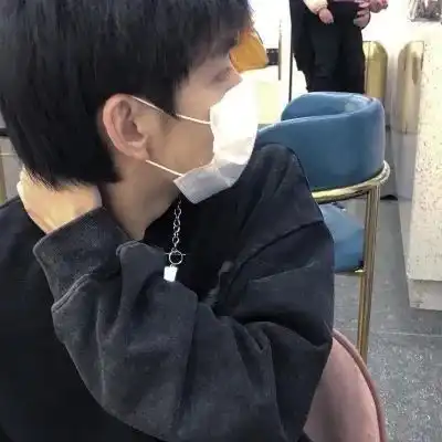 男生头像有些错过只是因为在等对方主动