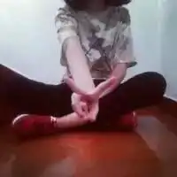 qq头像情侣一对两张盘腿坐