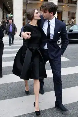 最美名媛奥利维亚订婚回顾5年时尚情侣档