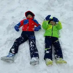 温馨李宗伟带着妻儿到日本度假,一家四口在雪地上拍全家福