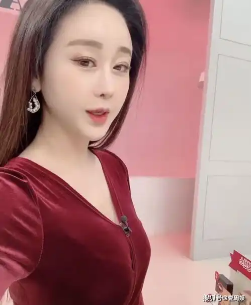 45岁咸素媛晒自拍,大秀曼妙身材,照片中的男人却意外抢镜