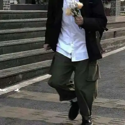 余盼情侣头像唯美捧着一束花情侣头像我要个性网