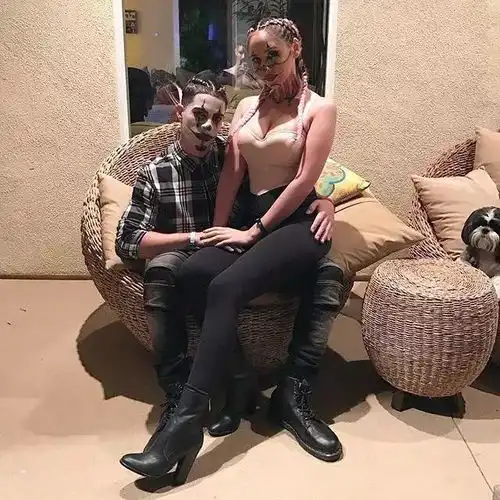 女大三的姐弟恋真牛,这是一对坐拥近四百万粉丝健身网红情侣