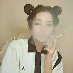 超拽霸气的抽烟女生qq头像伤感没名没份的醋吃着最酸