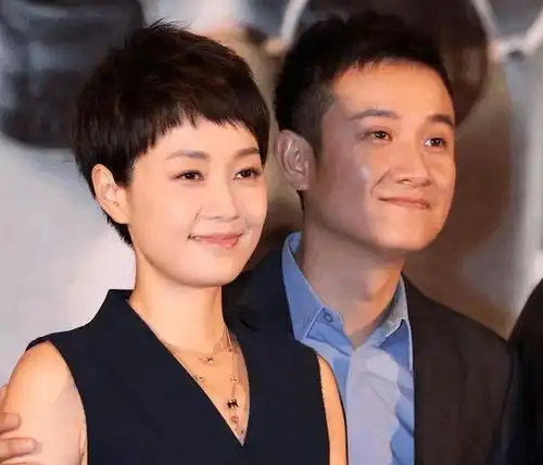 离婚3年,马伊琍疑似有新恋情,男方儒雅有气质