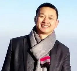 做老师卖涂料刷墙泰州这个50岁男人接连改行,现如今年营业额5000万