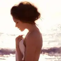 美女漫步qq海边头像自命受苦都只因能离不离