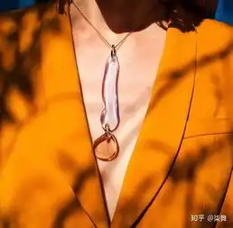 时尚搭配比辛芷蕾发型还火的是林飒的穿搭