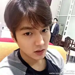 昨晚李敏镐更新了3条微博,萌萌哒自拍最有堆糖,美好生活研究所