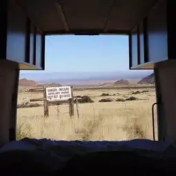 美国一对情侣开着房车去环美旅行,每天看出去的风景都是惊喜