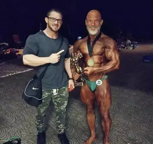 肌肉老爸和肌肉儿子同台秀身材,燃爆了