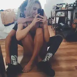 红遍全球的一对90后小情侣