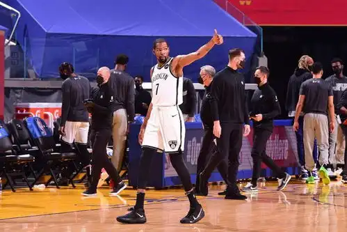 9中2,6中1情人节齐打铁,赛场手牵手一起走,你们搁这秀恩爱呢腾讯新闻