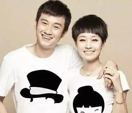 文章恋情疑似曝光现身街头,与一女子挽手同行