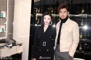 组图有点甜景甜陈柏霖合体现身甜笑对视网友纷纷喊话张继科