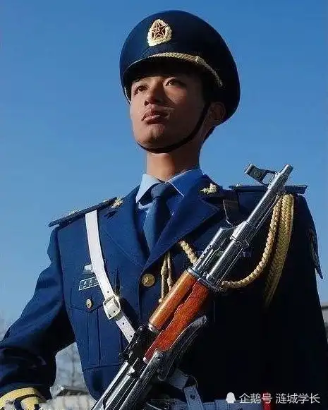 188大长腿最帅军团来袭,逆天颜值帅哭网友,他们才是中国最帅的男人
