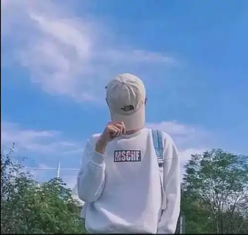 我想和我对象用一个好看的情侣头像和起一个好听的情侣网名,望大家快快推荐,谢谢大家