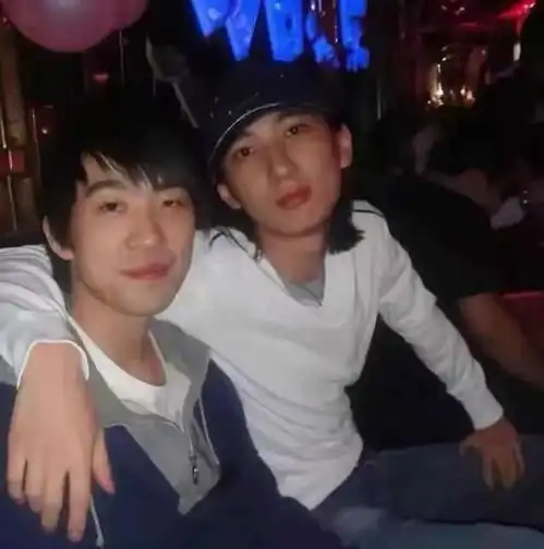 与王颖分手9年后,王思聪发朋友圈提醒潘玮柏见不得你被骗