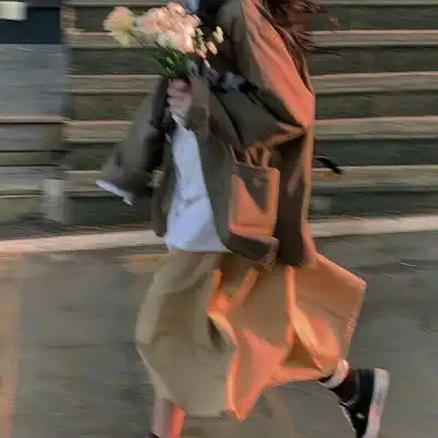 余盼情侣头像唯美捧着一束花情侣头像我要个性网