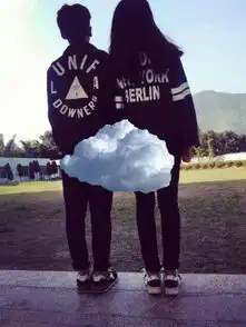 情侣皮肤一男一女幸福甜蜜的情侣皮肤图片