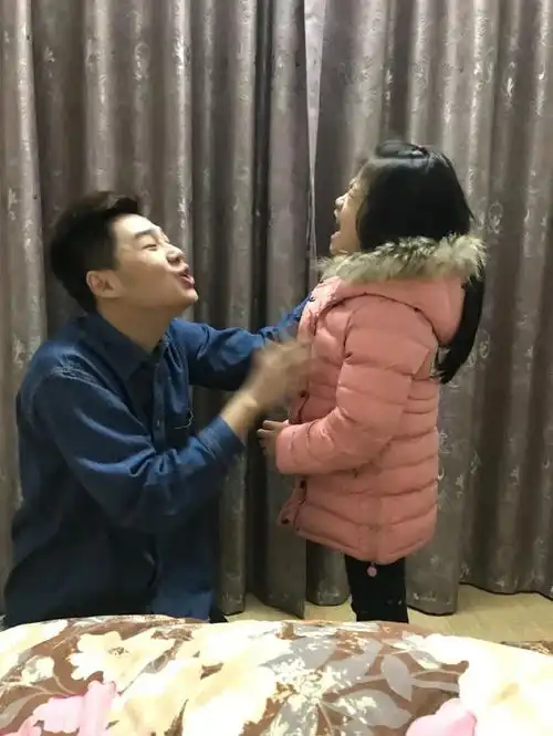 靠抄袭和工业糖精走红的网红情侣翻车了被锤后还阴阳怪气是什么迷惑操作...