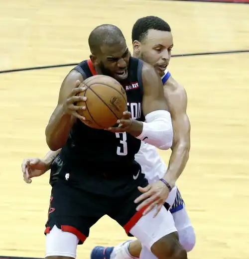 篮球nba常规赛火箭不敌勇士