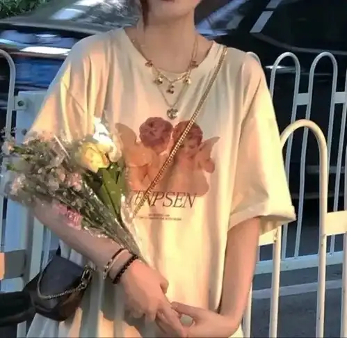 捧花女生头像我生活在妙不可言的等待中,等待随便哪种未来