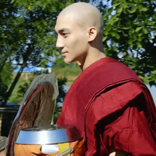刷爆热搜的最帅和尚,竟是亚洲海王撞脸金城武,长腿又爆肌,这谁顶的住啊生活