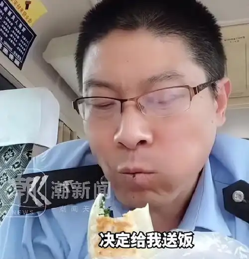 男子因开公交吃饭不规律,77岁父亲连续9年每天给儿子送饭