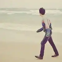 真人清新男生在海边的头像图片