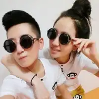 谁会自制情侣头像,不要闪图哦,谢谢