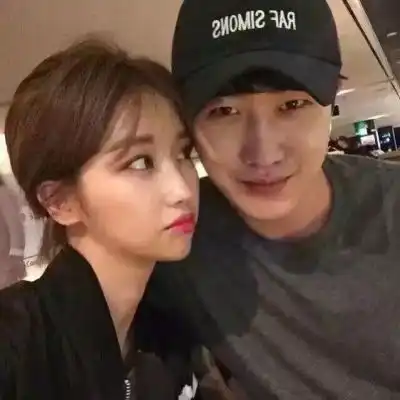 怀抱留给我我做你的小朋友qq个性情侣头像